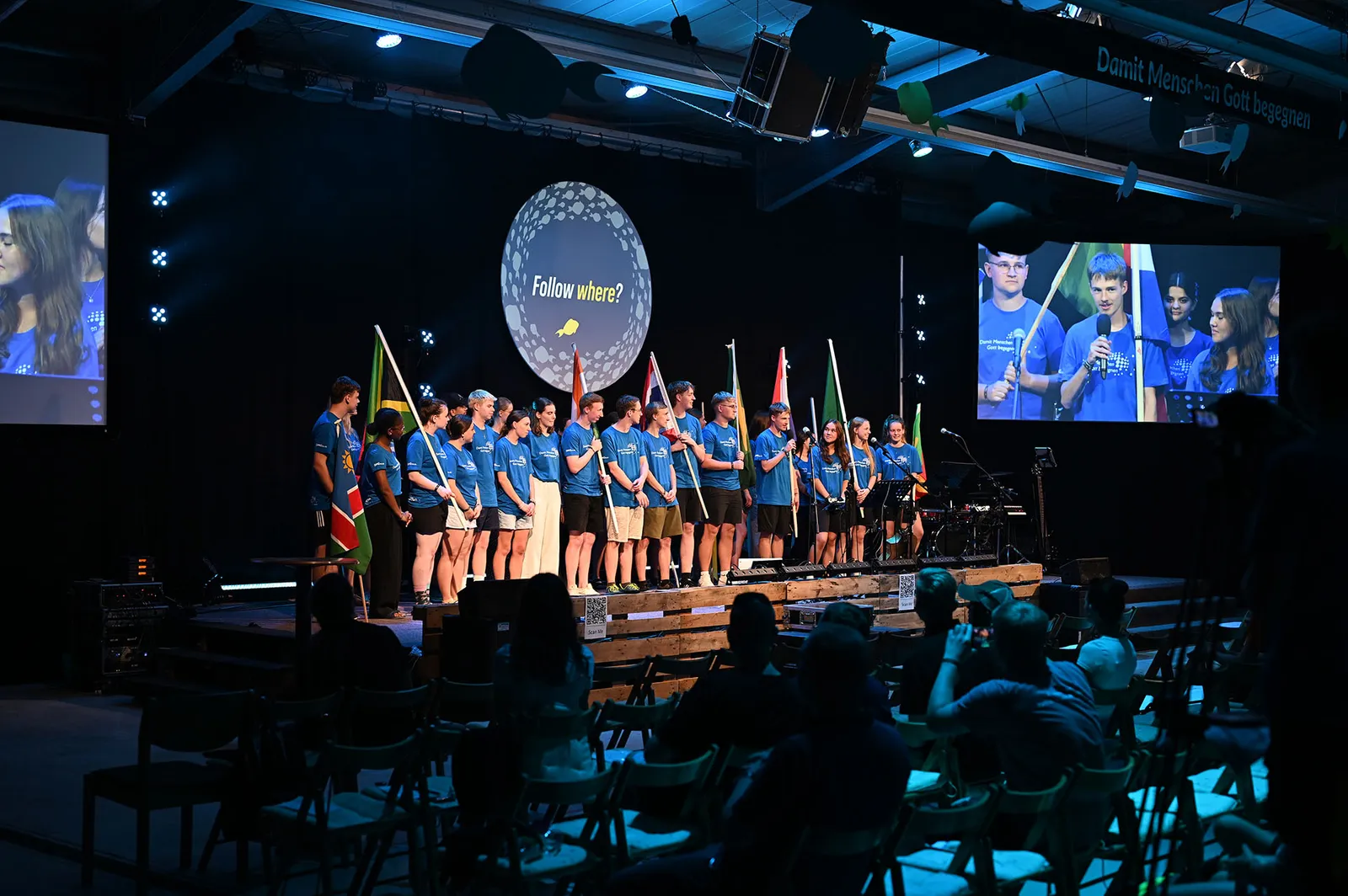 Los jóvenes voluntarios de la DMG se presentan y cuentan a qué país siguen a Jesús.