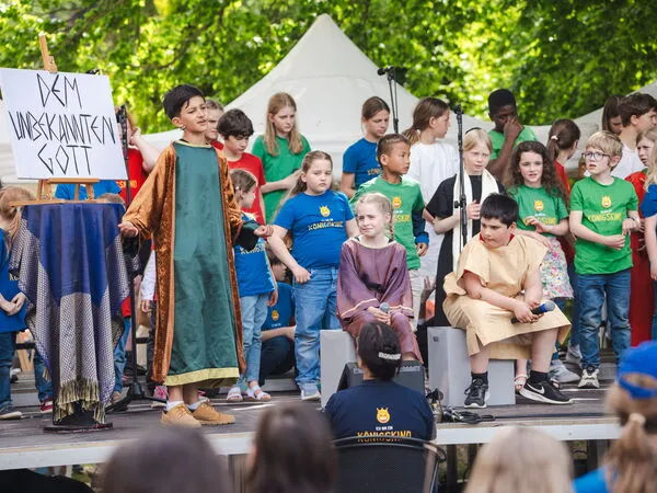 Pablo en Atenas - una escena del musical infantil de Pablo