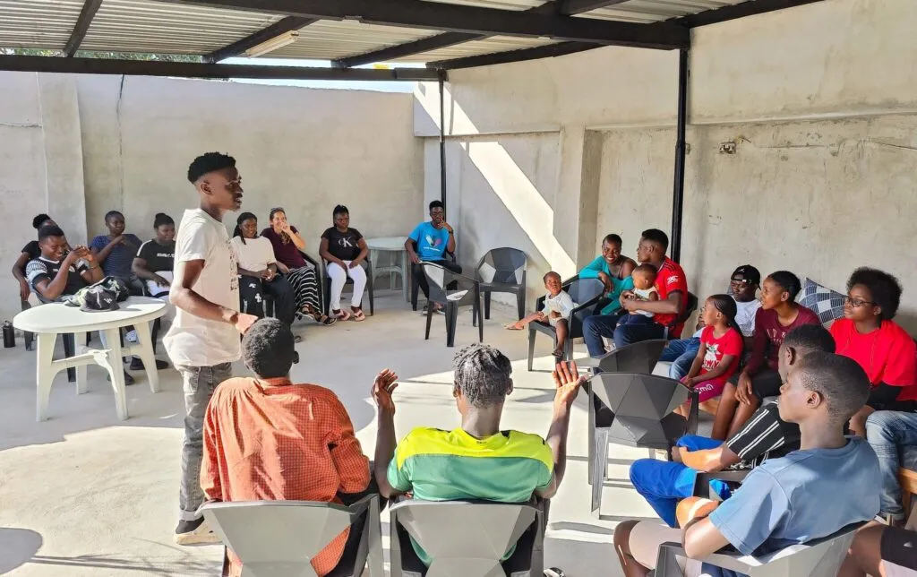 La historia de Sendu: Cómo un centro juvenil en Zambia encendió la fe de un joven