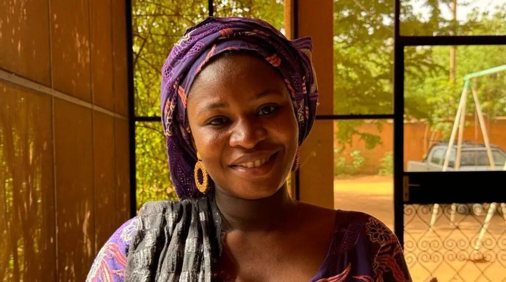La fe de Lydie inspira la defensa legal de las viudas en África Occidental