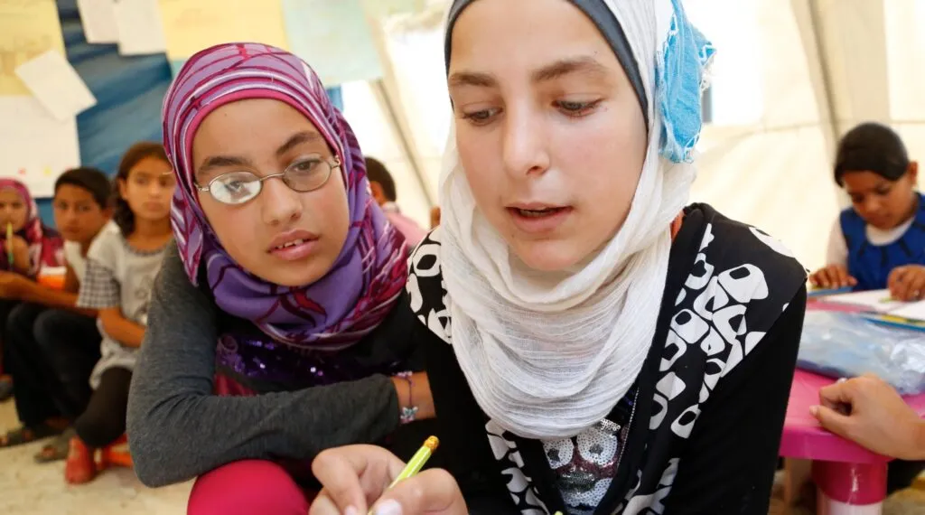 La amistad duradera ayuda a Carol a compartir las buenas nuevas de Dios con Amina en Líbano.