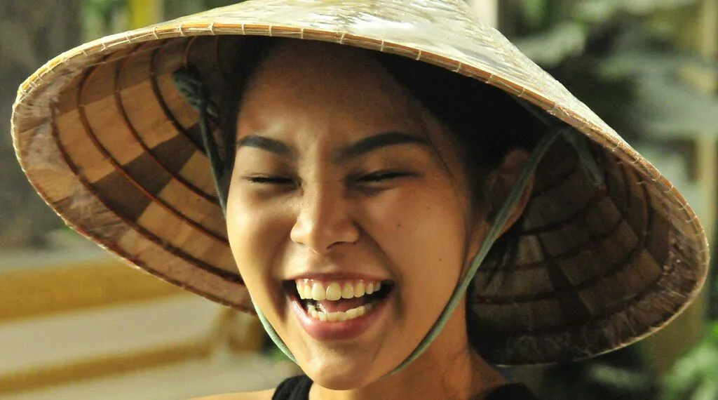 Donde las sonrisas se encuentran con la fragilidad: alcanzando a la clase media urbana en Tailandia