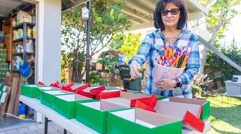 ¿Cómo están las cajas de zapatos trayendo alegría a los niños en Namibia?