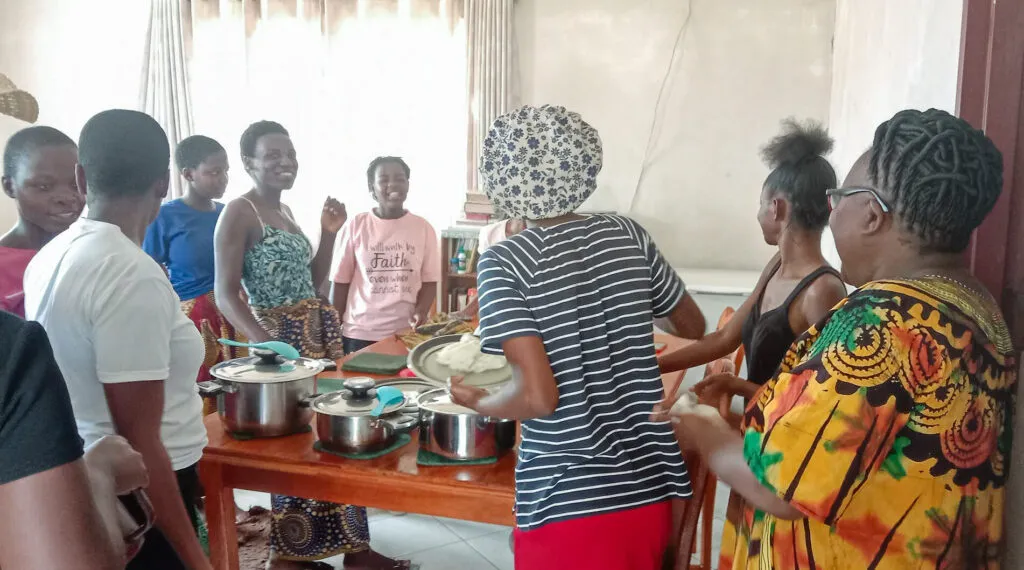 Talitha Cumi está empoderando a niñas jóvenes en las zonas rurales de Zimbabue.