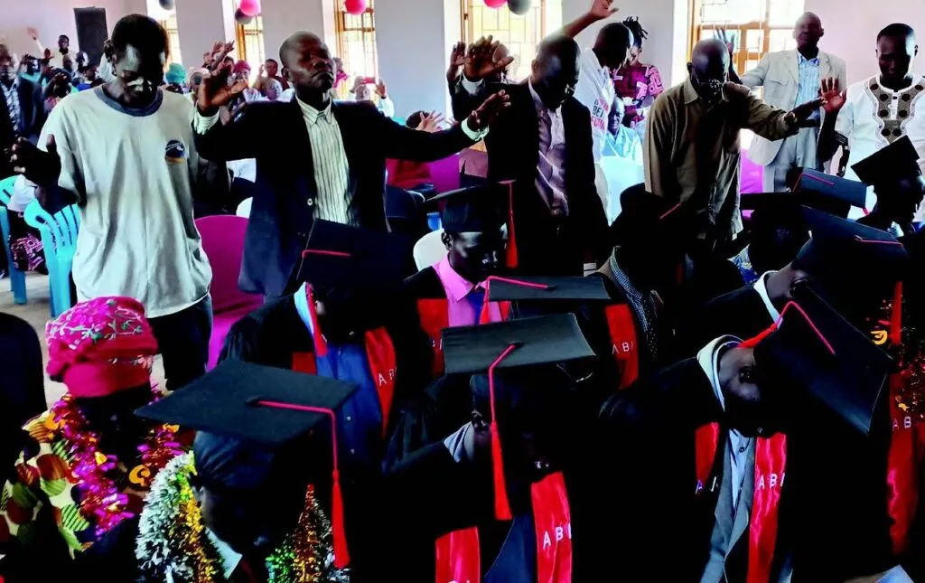 Pastores bien entrenados hacen crecer la iglesia en Uganda