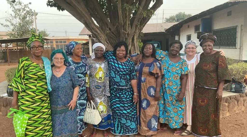 Las viudas en África Occidental unidas por la fe y la comunidad son evidencia del amor restaurador de Dios.