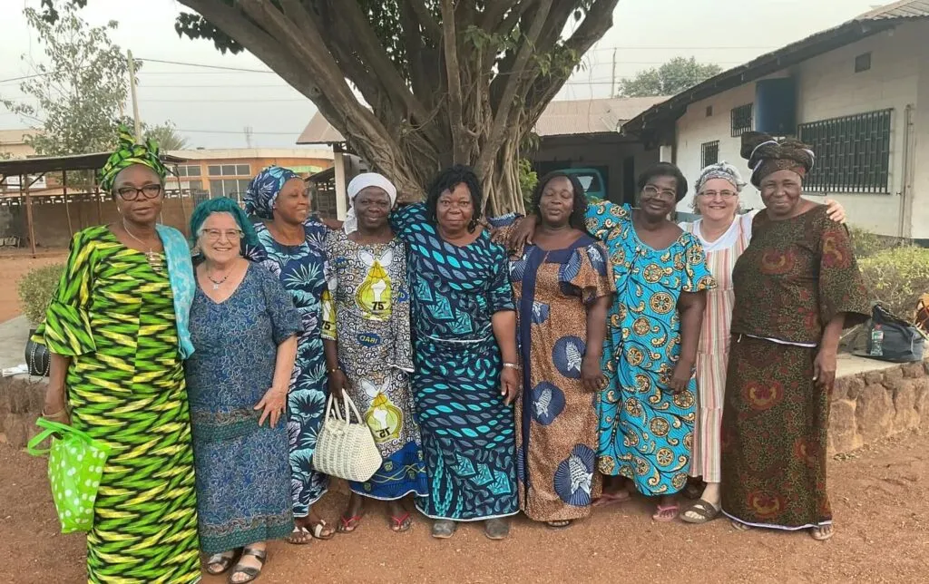 Las viudas en África Occidental unidas por la fe y la comunidad son evidencia del amor restaurador de Dios.