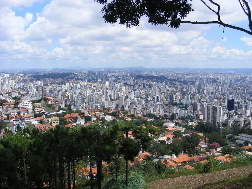 Unirse a las comunidades sin esperanza en las grandes metrópolis del mundo