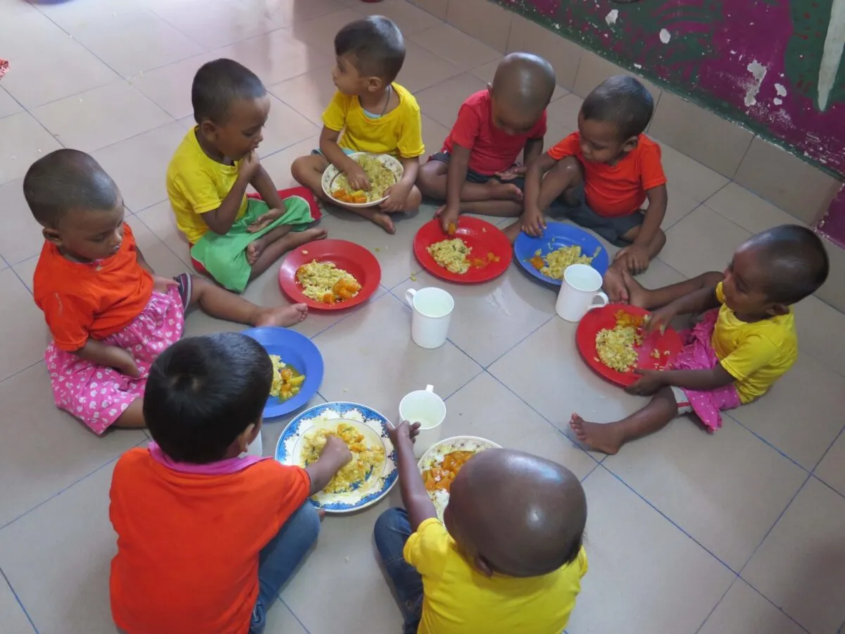Cuando Sanu estaba pidiendo en las calles de Dhaka, nunca pudo imaginar cómo el Programa de Elevación Infantil (CUP) de SIM Bangladesh transformaría su vida.