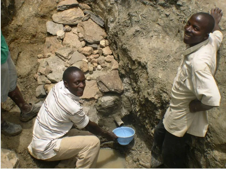 Uniendo a musulmanes y cristianos a través del agua limpia