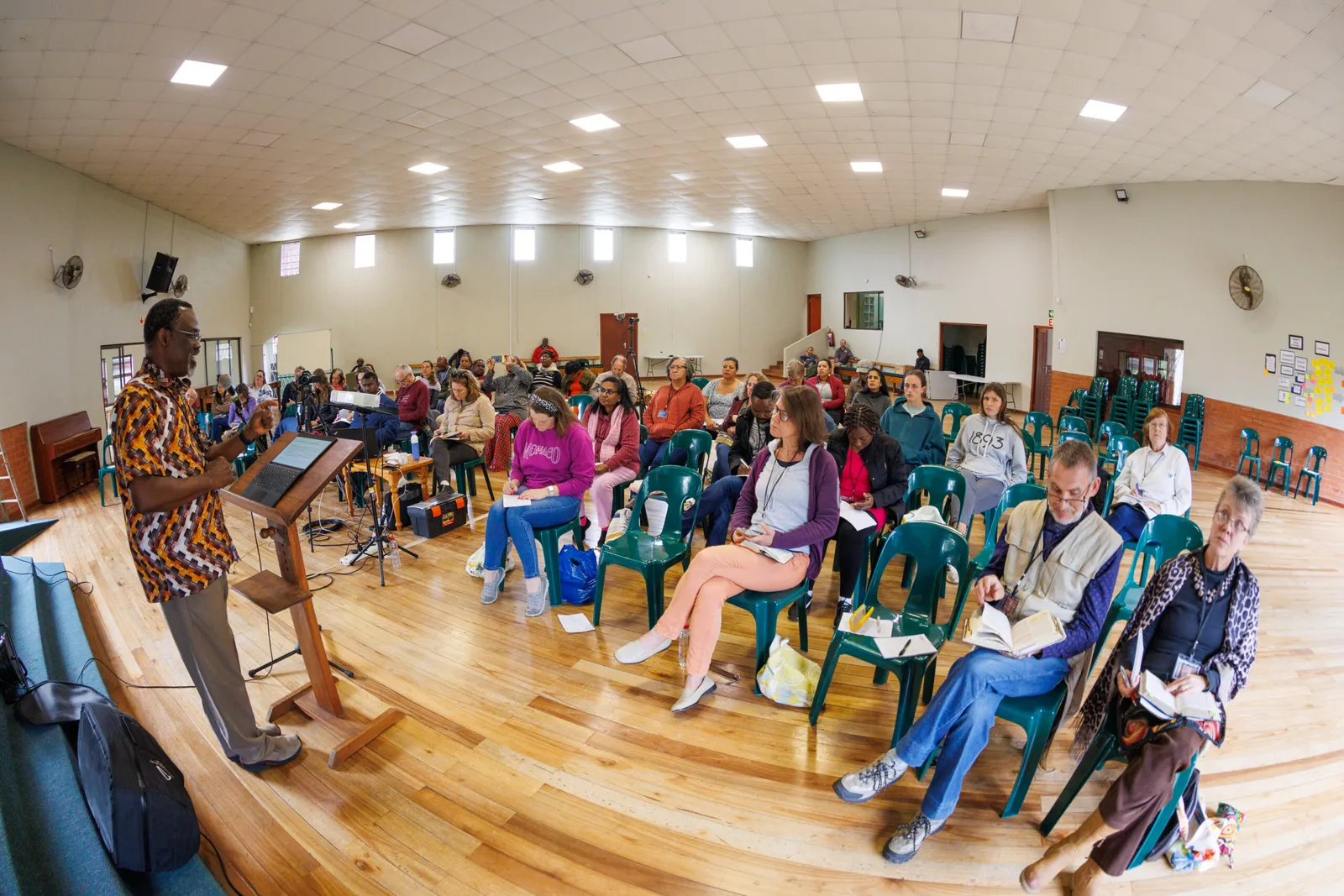Diez años de la fidelidad de Dios: Un mensaje de despedida del ahora exdirector internacional de SIM, Dr. Joshua Bogunjoko