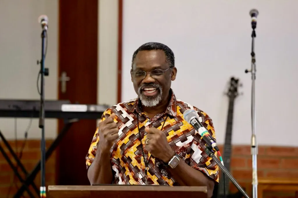 Diez años de la fidelidad de Dios: Un mensaje de despedida del ahora exdirector internacional de SIM, Dr. Joshua Bogunjoko